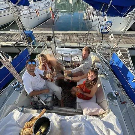 Yate Botel *